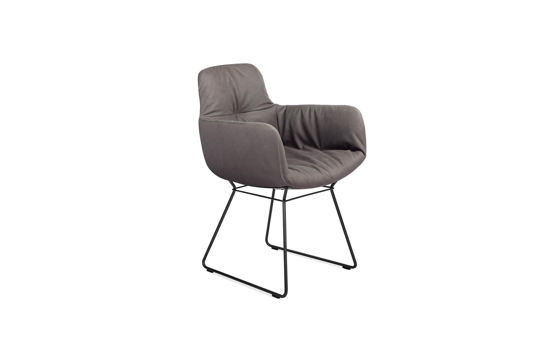 freifrau_2022_Leya_Armchair-High_1-1_ME001_Muscat-Carbon_front Platzhalter