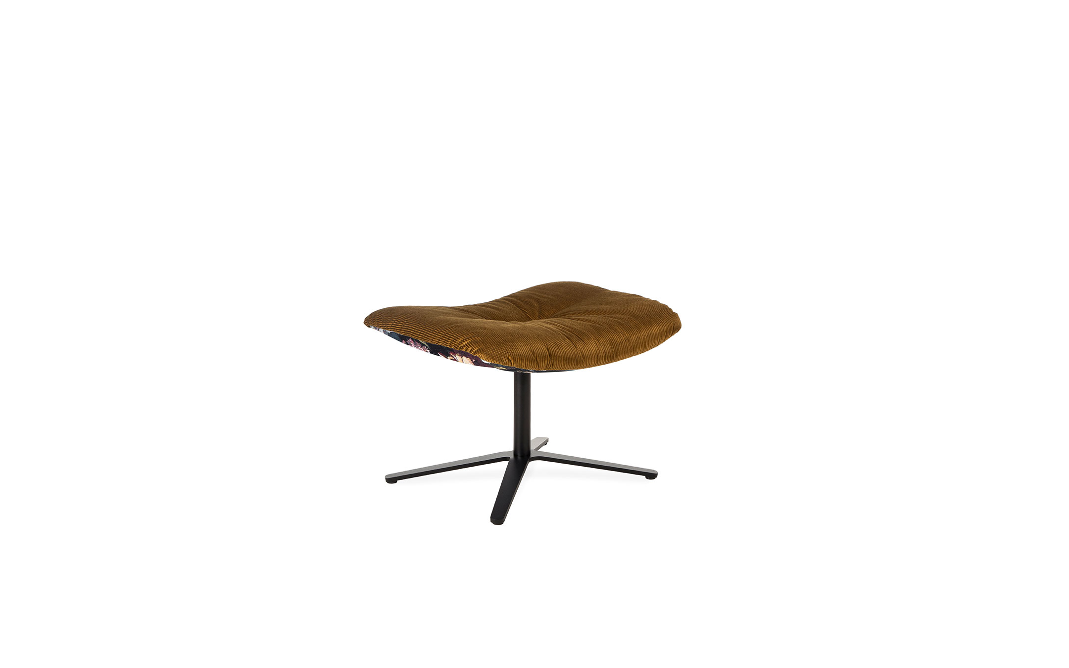 freifrau_2023_Leya_Ottoman_2-3_ME001_Riga-Kaki_Gobelin-Eden_front Platzhalter