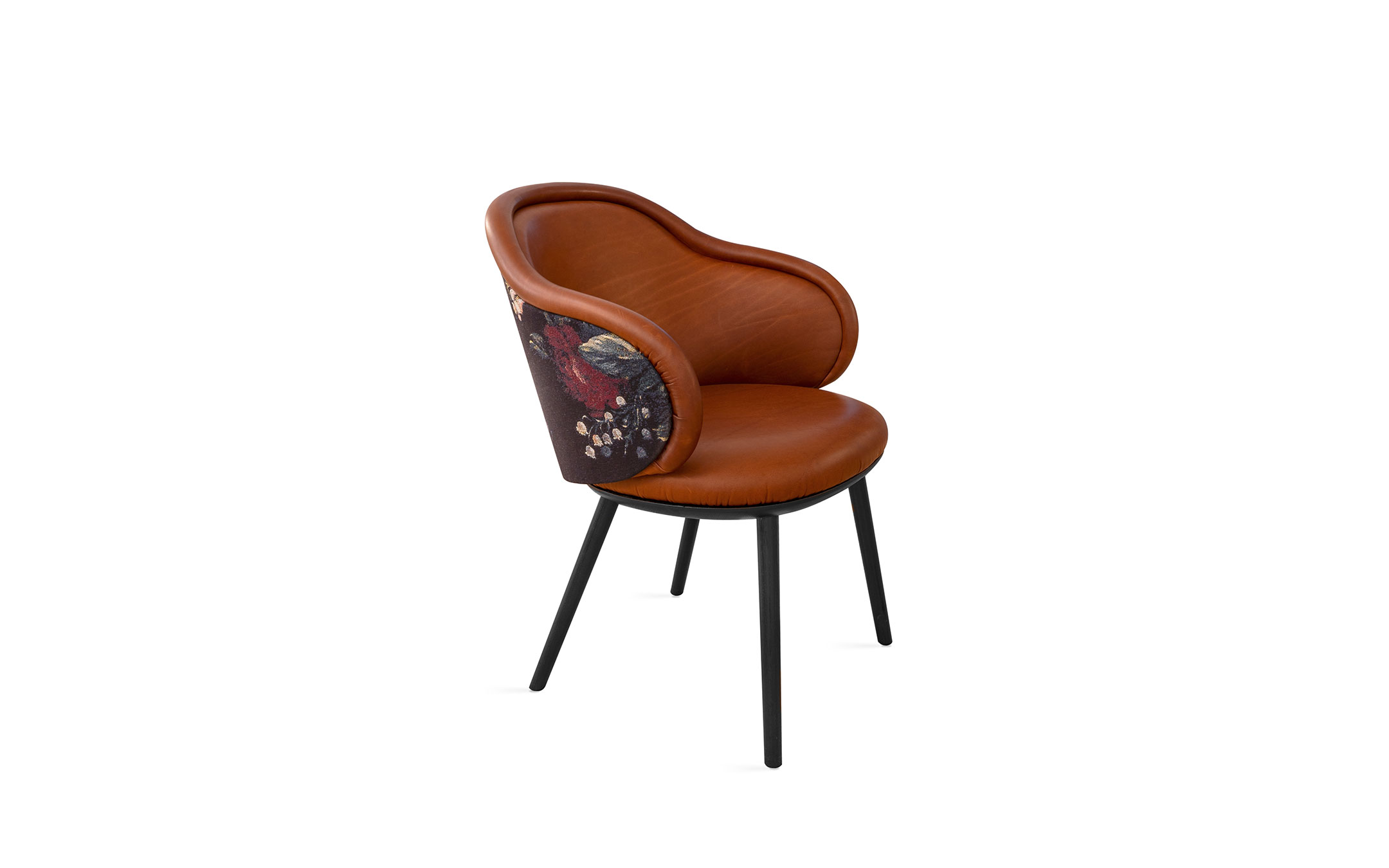 freifrau_Ona_Curved-Armchair_3-8_WD002_Adora-Cognac_Gobelin-Eden_front Platzhalter