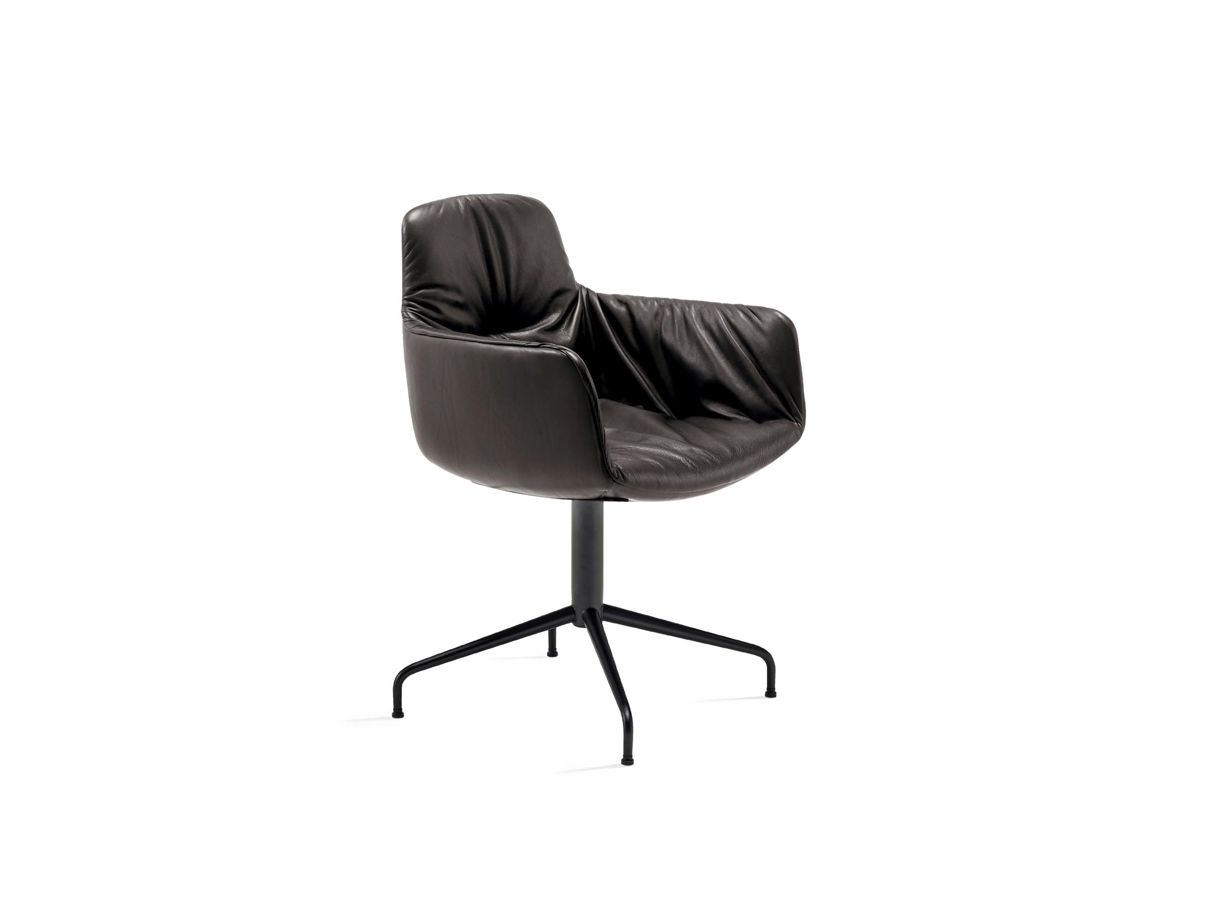 Leya_Armchair-High_2-2_ME001_Opium-Lanoso_front Platzhalter