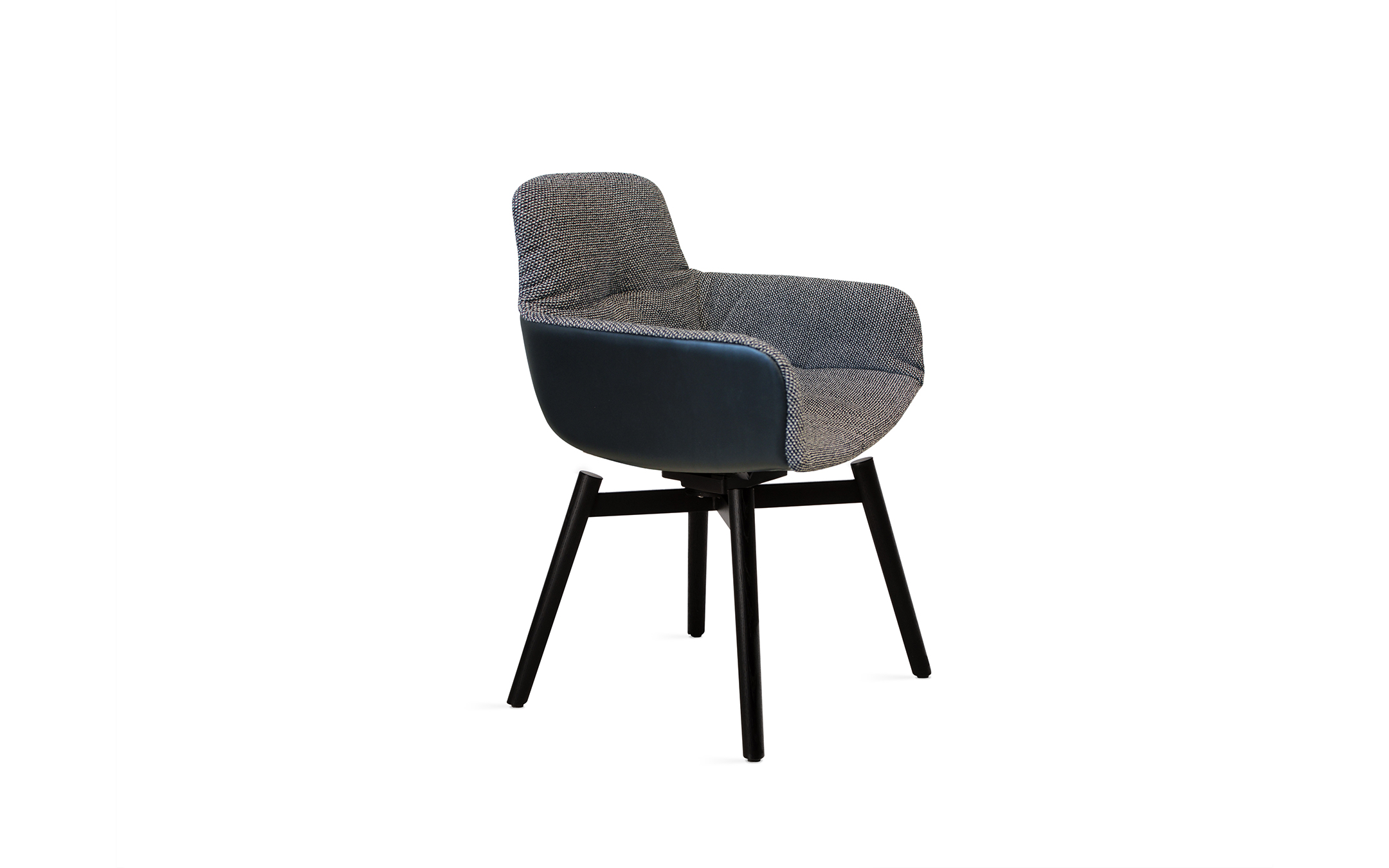 freifrau_2023_Leya_Armchair-High_3-2-1_WD002_Safire-0003_Adora-Ebony_front Platzhalter