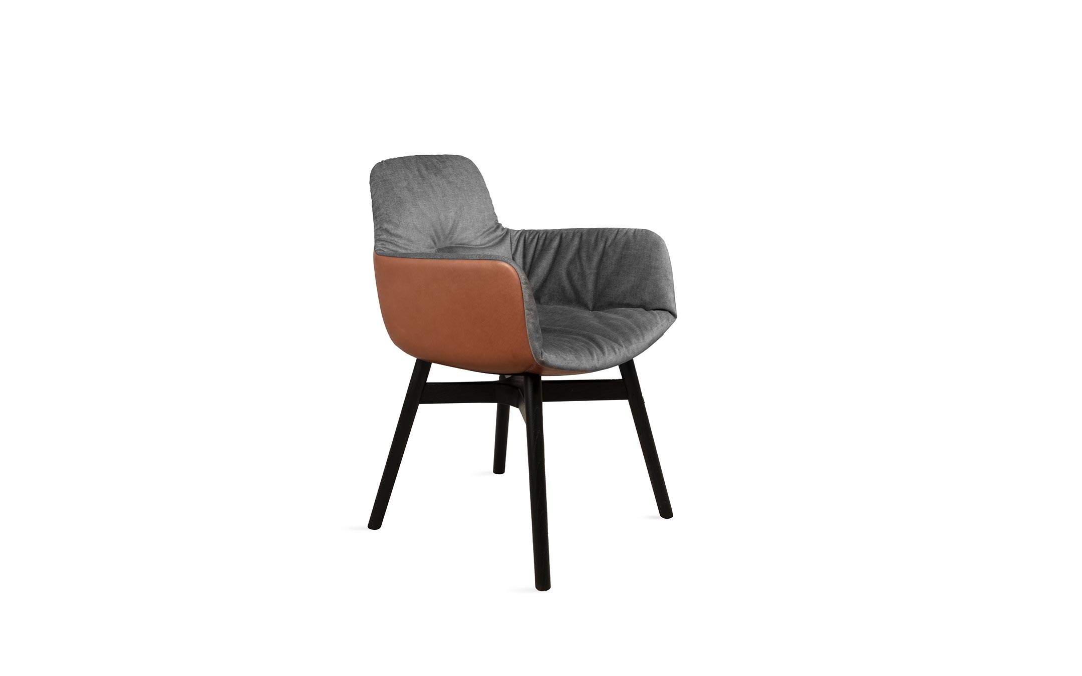 freifrau_Leya-Armchair-High_3-2_WD002_Smart-Elephant_Adora-Kandis_front Platzhalter