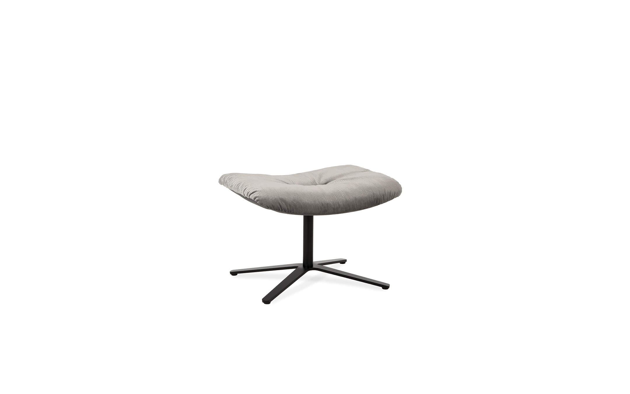 freifrau_2023_Leya_Ottoman_2-3_ME001_Riga-Aluminium_front Platzhalter