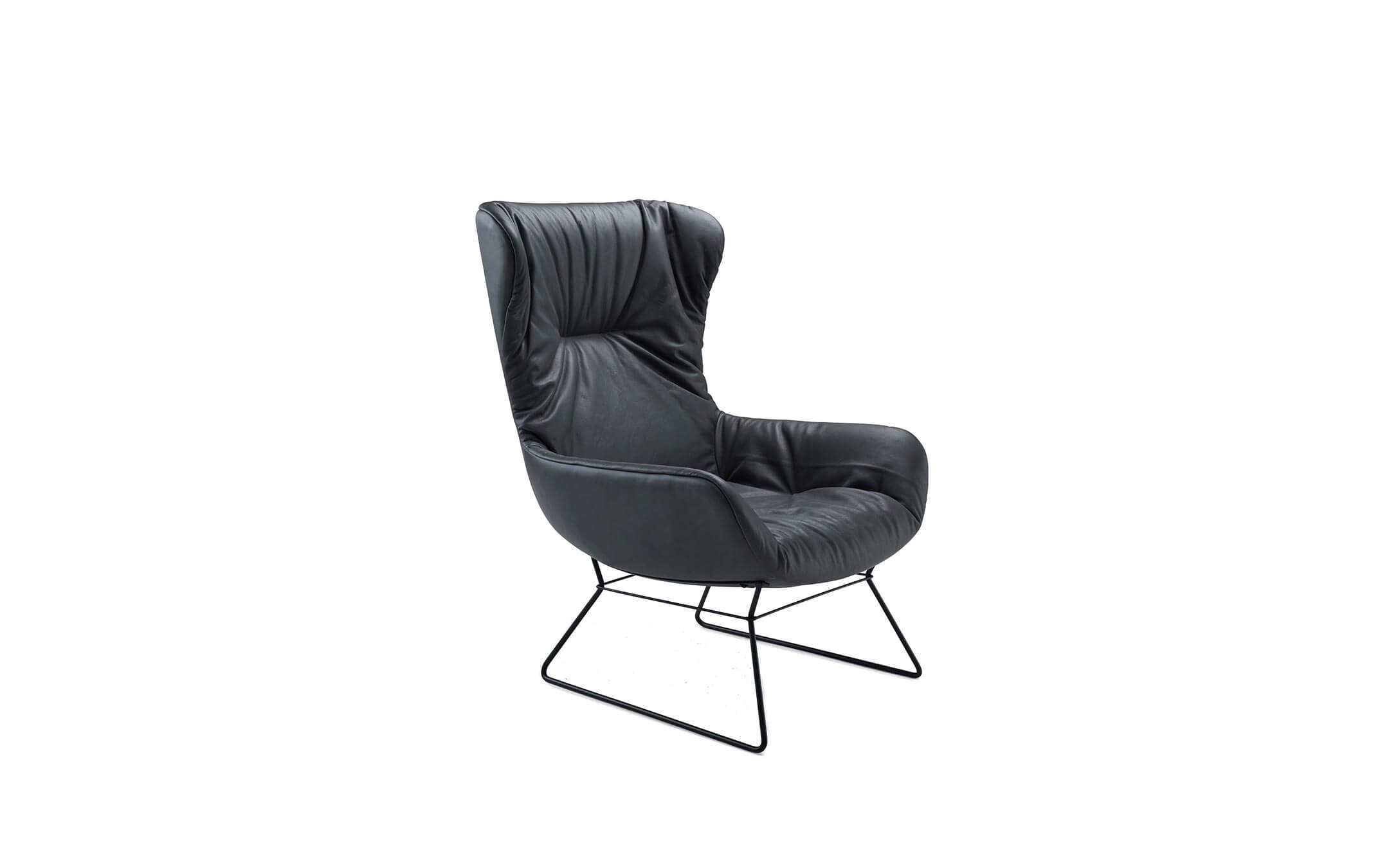 freifrau_2023_Leya_Wingback-Chair_2-3_RAL_Harald-582_front Kopie Platzhalter