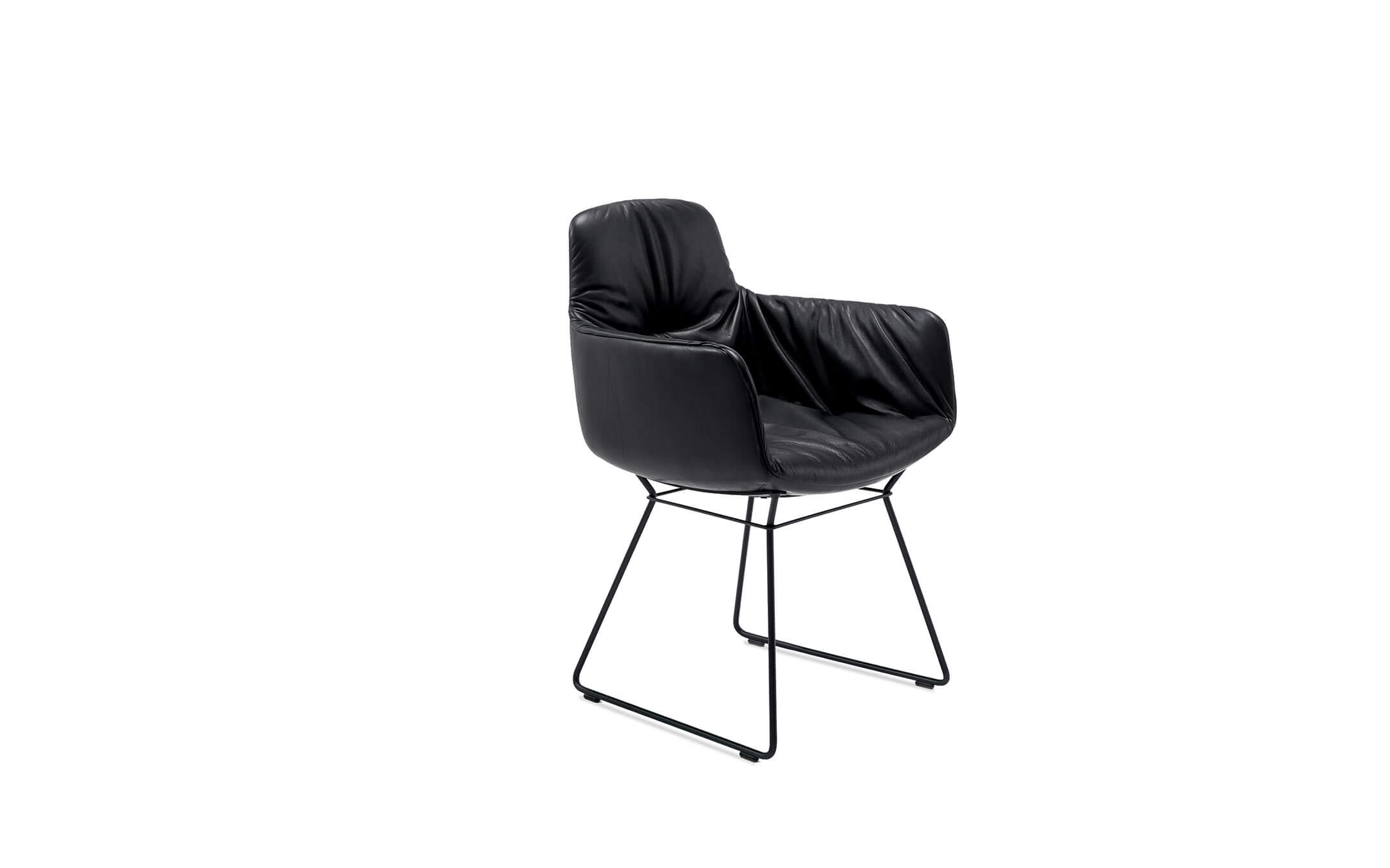 freifrau_Leya_Armchair-High_1-1_ME001_Sahara-Ebony_front Platzhalter