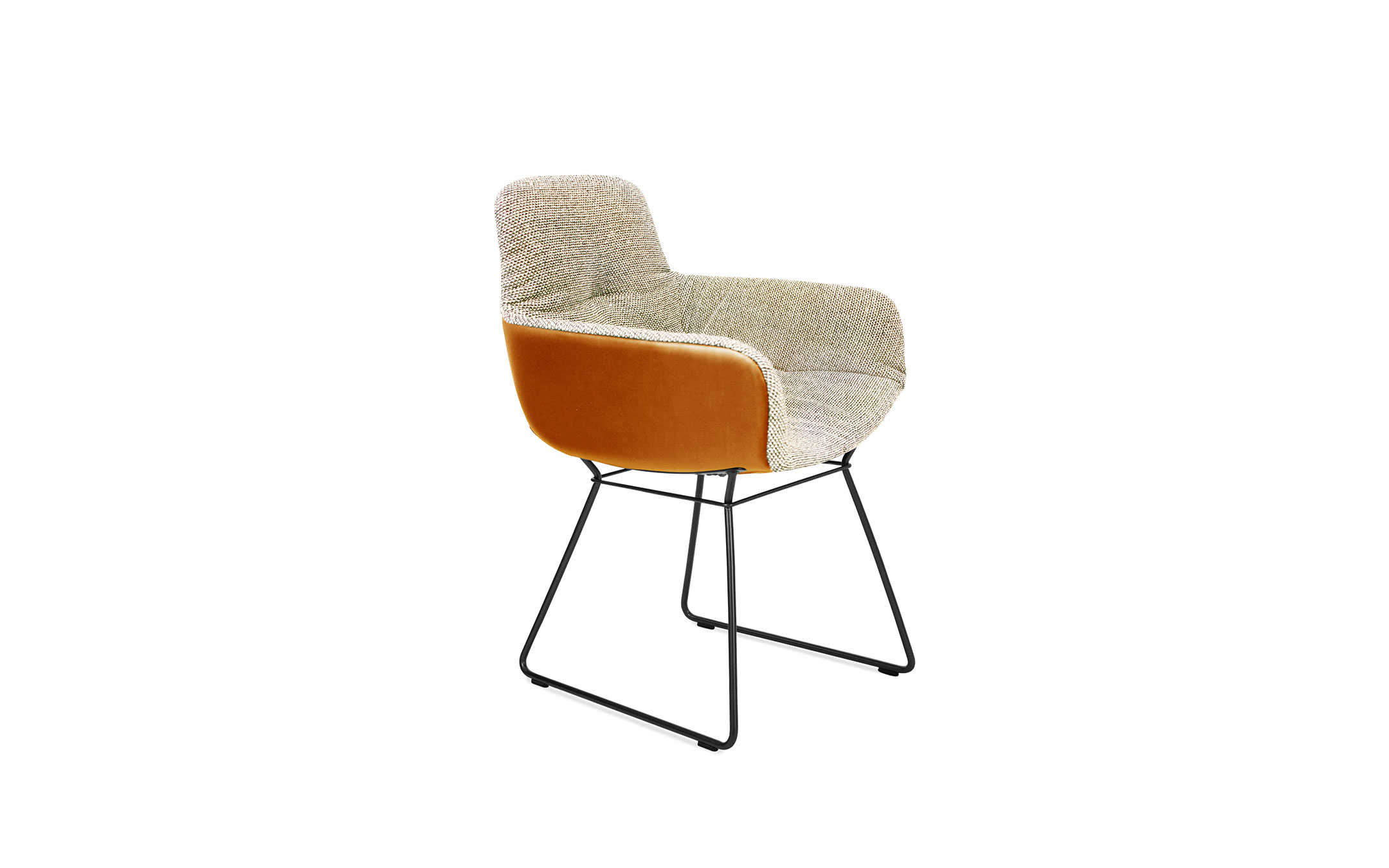 freifrau_Leya_Armchair-High_1-1_ME001_Safire-0014_Sahara-Cognac_front Platzhalter