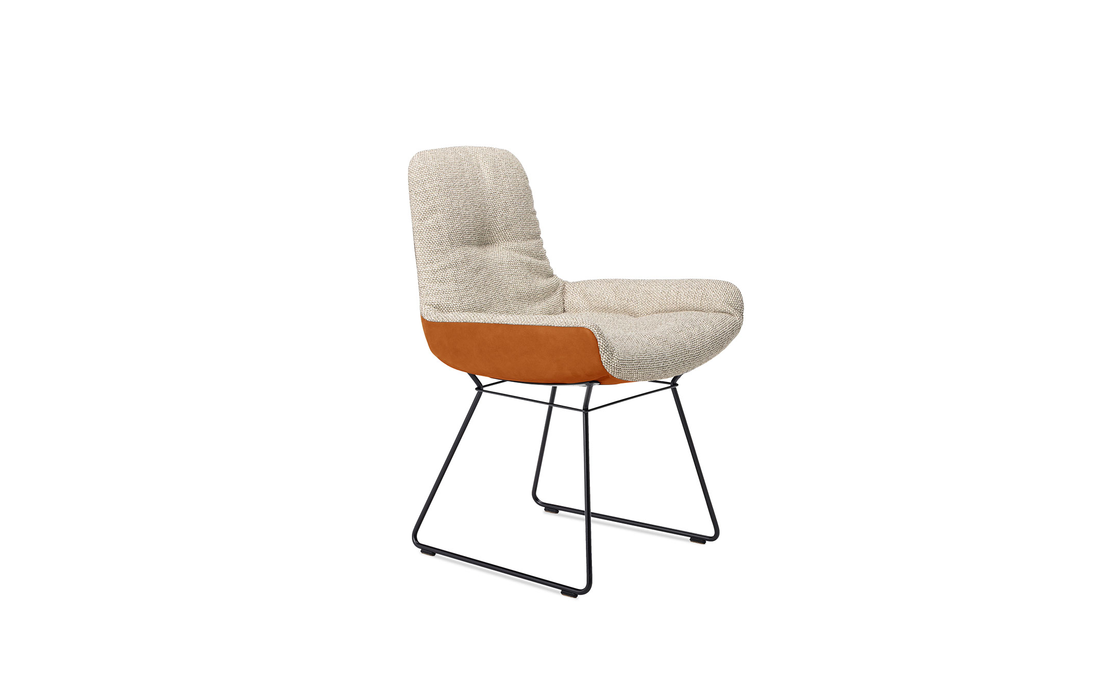 freifrau_Leya_Armchair-Low_1-1_ME001_Safire-0014_Sahara-Cognac_front Platzhalter