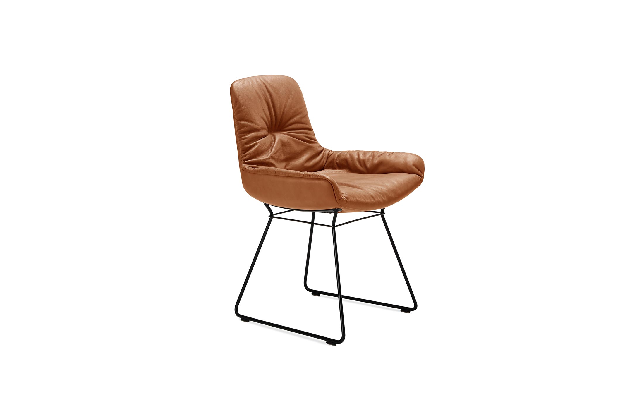 freifrau_Leya_Armchair-Low_1-1_ME001_Sahara-Safran_front Platzhalter